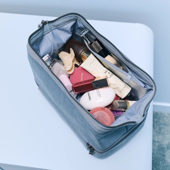 GAP x BEIS THE DOPP KIT IN DENIM BLUE - Picture 2 of 4